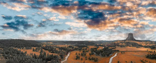 Panoramic aerial view of Devils Tower National Monument at summe — Stock Photo, Image