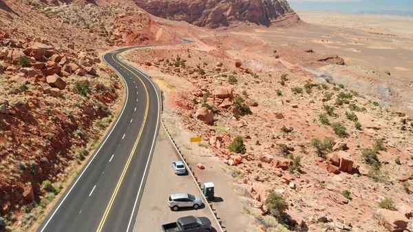 Flygdrönare syn på eroderad sandsten av en road trip i Utah Nat — Stockfoto