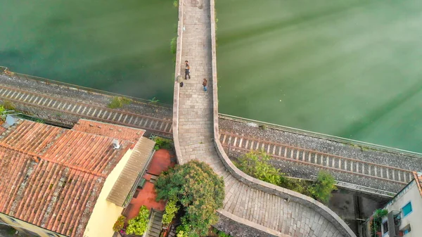 Devils Bridge vista aérea em Lucca - Toscana. Ponte della Maddal — Fotografia de Stock