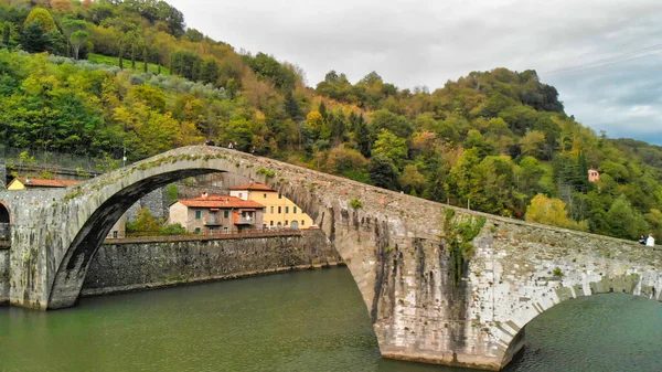 Zicht vanuit de lucht op de Duivelsbrug - Ponte della Maddalena is een brug — Stockfoto