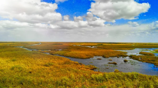 Luftaufnahme von Bach und Sümpfen in den Everglades Floridas, vereint — Stockfoto