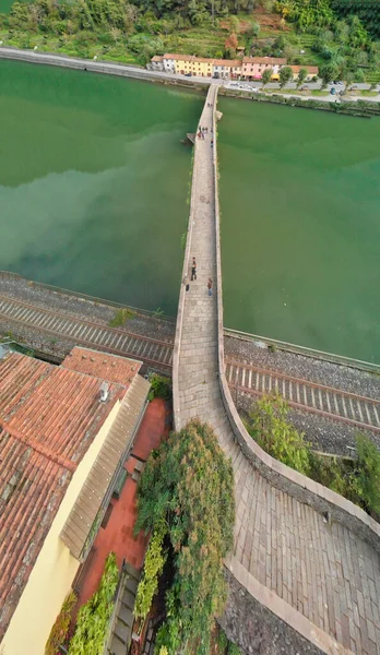 Ponte do Diabo, Toscana. Ponte della Maddalena a partir de uma vista drone — Fotografia de Stock