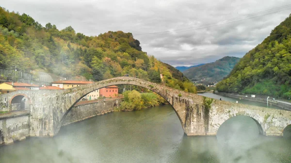 Devils Köprüsü 'nün havadan görünüşü - Ponte della Maddalena bir köprü — Stok fotoğraf