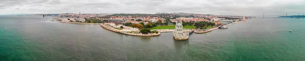 Incroyable vue aérienne panoramique de Lisbonne depuis un drone. Tour de Belem — Photo