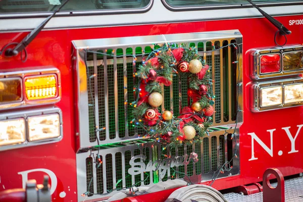 NEW YORK CITY - NOVEMBER 30, 2018: FDNY truck street sign in Man — 图库照片