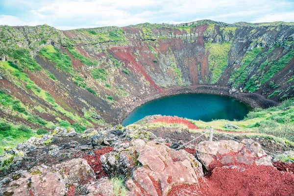 Lacul crater Kerid din Islanda — Fotografie, imagine de stoc