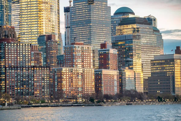Moderní panorama Manhattanu při západu slunce, Nyc — Stock fotografie