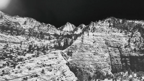 Paisaje natural del Parque Nacional de Zion, EE.UU. Vista aérea de amaz — Foto de Stock