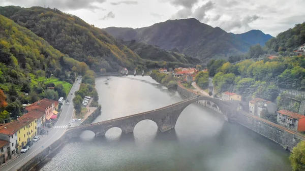 Vista aérea del Puente del Diablo - Ponte della Maddalena es un puente — Foto de Stock