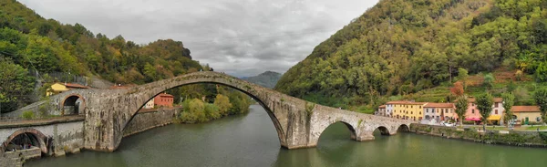 Increíble vista panorámica aérea del Puente del Diablo en Lucca, Italia . —  Fotos de Stock