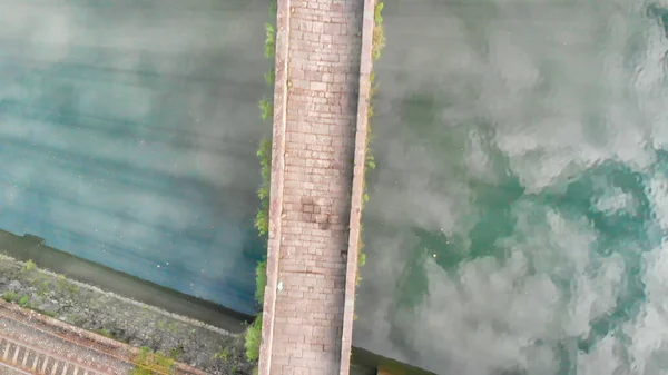 Vista aérea del Puente del Diablo en Lucca - Toscana. Ponte della Maddal — Foto de Stock