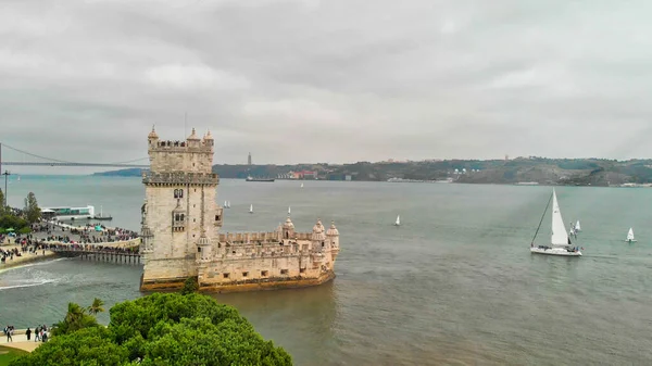 Destinos Turísticos. Torre Belem en el río Tajo en Lisboa — Foto de Stock