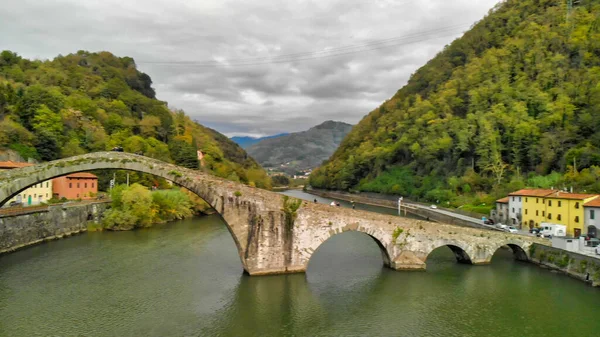 Devils Köprüsü 'nün havadan görünüşü - Ponte della Maddalena bir köprü — Stok fotoğraf