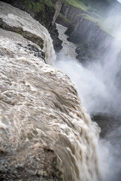 Cascades de Gullfoss en Islande par une journée nuageuse — Photo