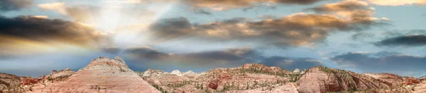 Utah, Zion Ulusal Parkı 'ndaki güzel manzaranın havadan görüntüsü. — Stok fotoğraf