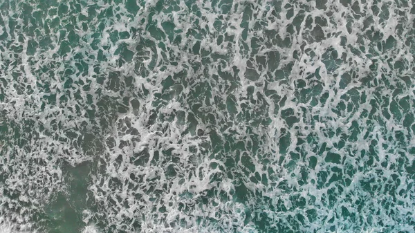 空中俯瞰着巨大的海浪. Overhea — 图库照片