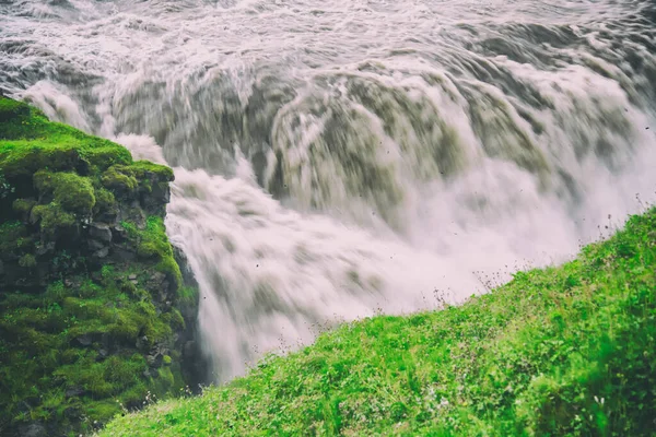 Водопады Галльфосс в Исландии в облачный день — стоковое фото