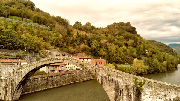 Zicht vanuit de lucht op de Duivelsbrug - Ponte della Maddalena is een brug — Stockfoto
