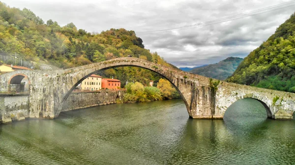 Vista aérea da Ponte dos Demônios - Ponte della Maddalena é uma ponte — Fotografia de Stock