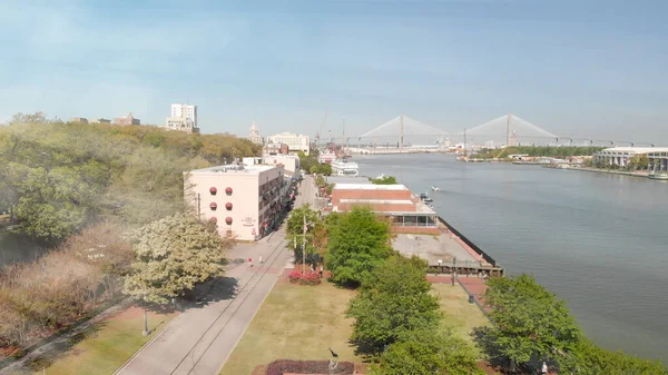 Savannah, Georgia, EUA. Vista aérea da cidade ad rio em um ensolarado — Fotografia de Stock