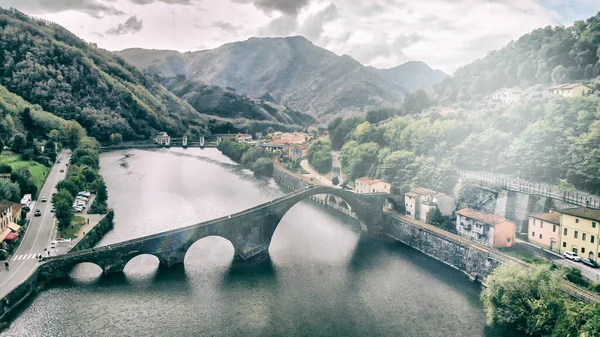 Devils Bridgeの空中ビュー- Ponte della Maddalenaは橋です。 — ストック写真