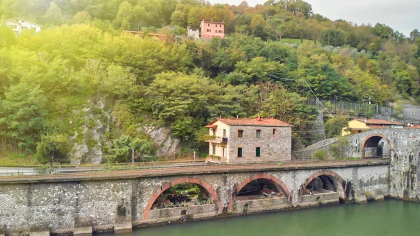 Zicht vanuit de lucht op de Duivelsbrug - Ponte della Maddalena is een brug — Stockfoto