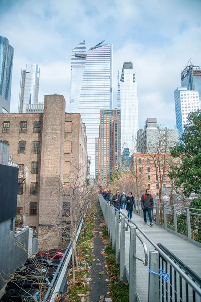 Nowy Jork - 1 grudnia 2018: High Line zimą z touri — Zdjęcie stockowe