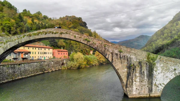 Vista aérea del Puente del Diablo - Ponte della Maddalena es un puente —  Fotos de Stock