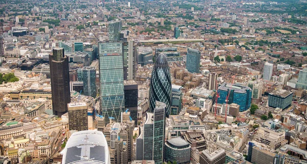 Vista aérea del horizonte de Londres. Edificios comerciales y rascacielos , —  Fotos de Stock