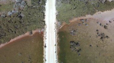 Kanguru Adası bataklıkları ve asfaltsız yol, hava manzarası, Güney Avustralya
