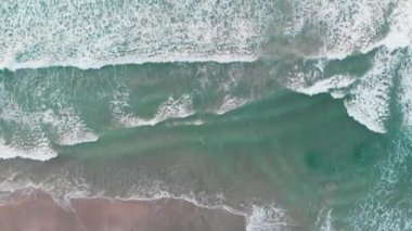 güzel dalgalı deniz in manzara görüntüleri