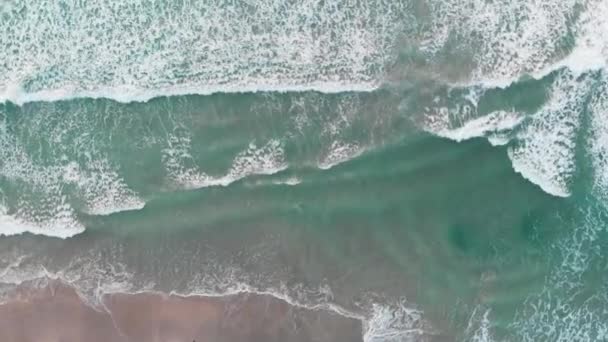 images panoramiques de la belle mer ondulée 