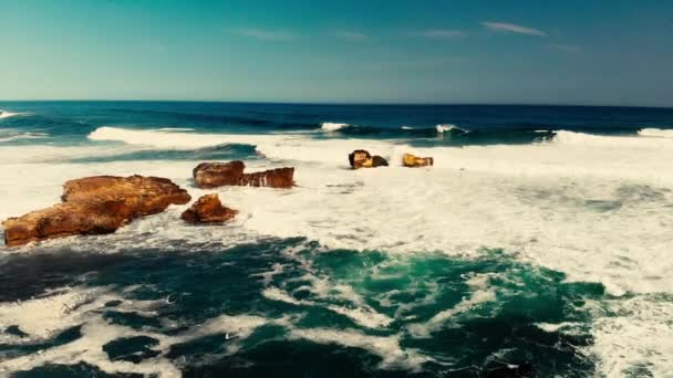 美丽的波浪式海滨风景 — 图库视频影像