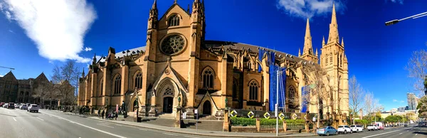 Sydney - 19 augusti 2018: St Mary 's Cathedral på en vacker sol — Stockfoto