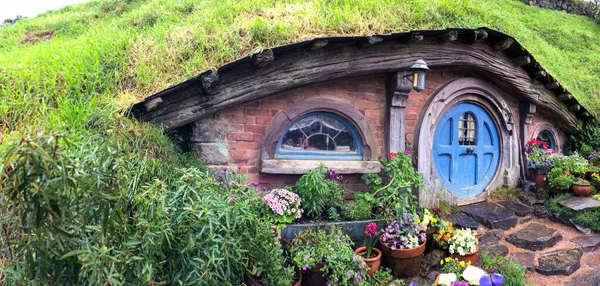 뉴질랜드 호빗 영화 세트 장에 있는 집 과 호빗 정원입니다. 테이크 — 스톡 사진