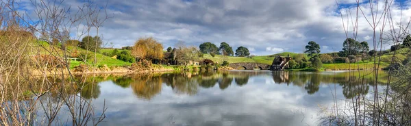 Campo de la película de Hobbiton ambientada en una hermosa mañana de primavera — Foto de Stock