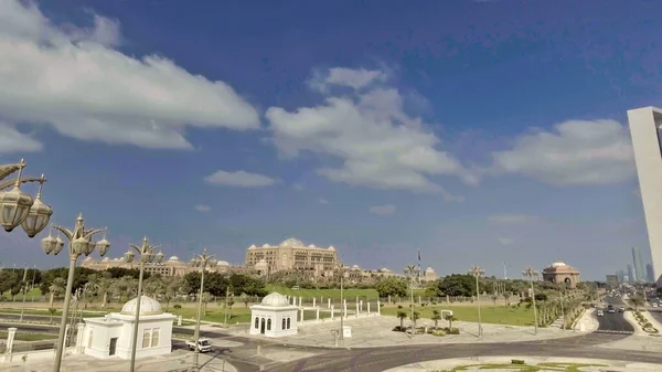 Abu Dhabi, Uae. Nádherný výhled na západ slunce z Corniche Road — Stock fotografie