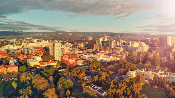 Adelaide, Avustralya - 15 Eylül 2018: Gökyüzü Şehir Merkezi — Stok fotoğraf