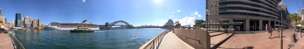 SYDNEY - 19 AOÛT 2018 : Sydney Harbor par une journée ensoleillée avec tour — Photo