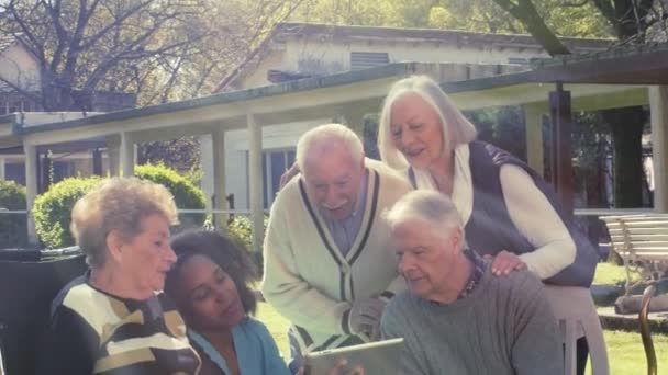 Záběry Starších Lidí Trávících Čas Domově Důchodců — Stock video