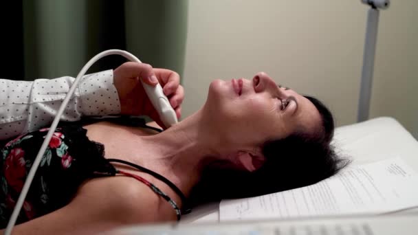 Imagini Femeie Frumoasă Adultă Clinică Care Face Screening Pentru Glanda — Videoclip de stoc