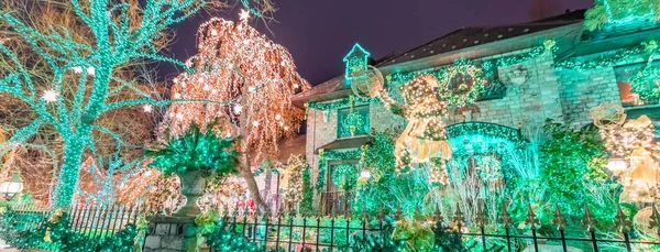 Luces de Navidad en el distrito Dyker Heights. Es el sma más lindo —  Fotos de Stock