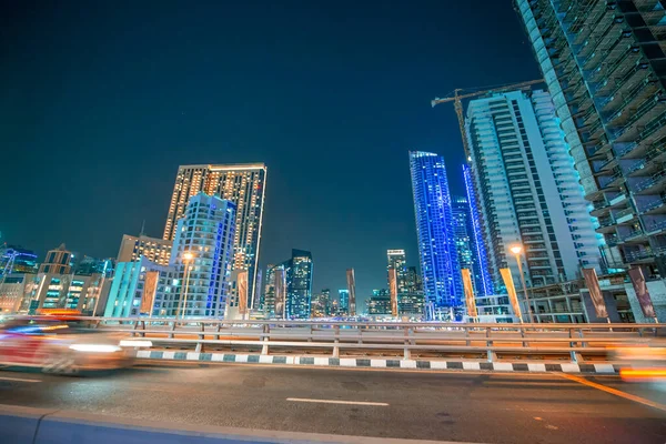 Dubai Marina 'da gece köprüden ufuk çizgisi, Birleşik Arap Emirlikleri — Stok fotoğraf