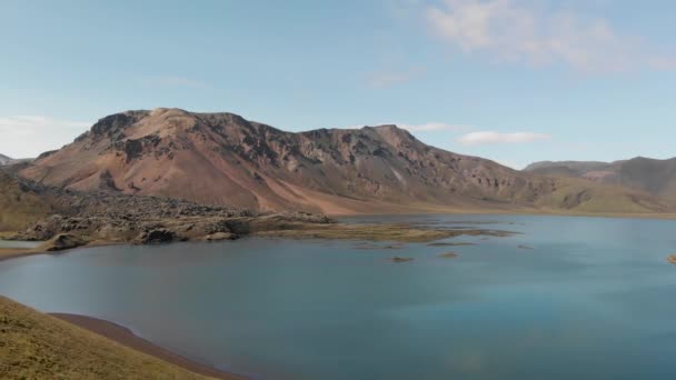 Imágenes Escénicas Hermosa Orilla Del Mar Día Soleado — Vídeo de stock