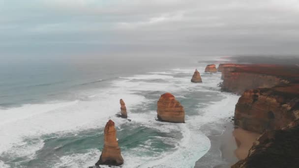 Natursköna Bilder Vacker Havsstrand Med Klippor Och Klippor — Stockvideo