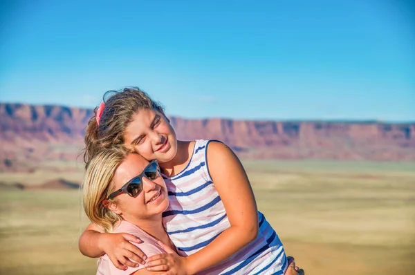 Mother Daughter Embracing While Visiting National Park Summer — Stock Photo, Image