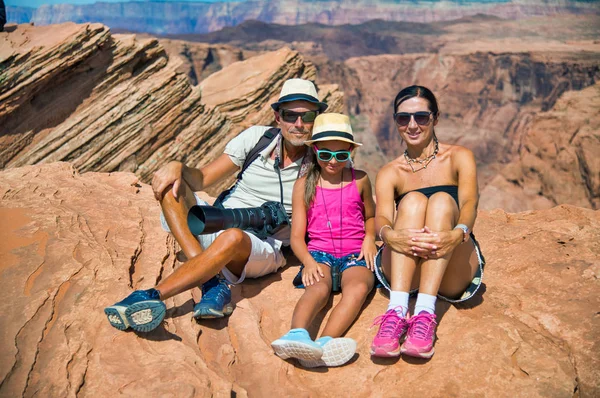 Young Girl Family Exploring National Park Summer Season — Stock Photo, Image