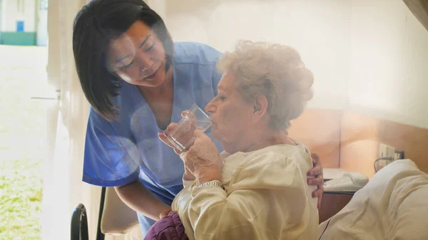 Young Asian Female Doctor Helping Elderly Retired Woman Taking Medical — Stock Photo, Image