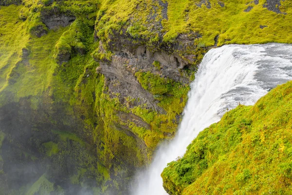 Iceland landscape. Skogafoss Waterfalls in summer season — Stock Photo, Image
