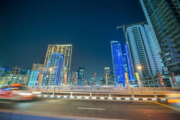 Dubai Marina 'da gece köprüden ufuk çizgisi, Birleşik Arap Emirlikleri — Stok fotoğraf